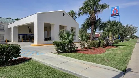 Motel 6 Laredo, TX - North I-35