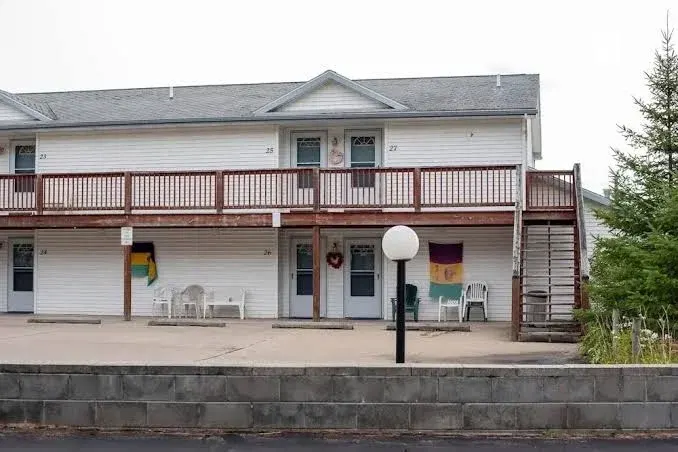 Stefan's R & R Resort
