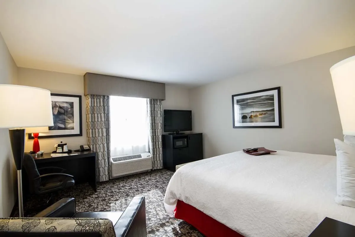 Hampton Inn & Suites DuPont