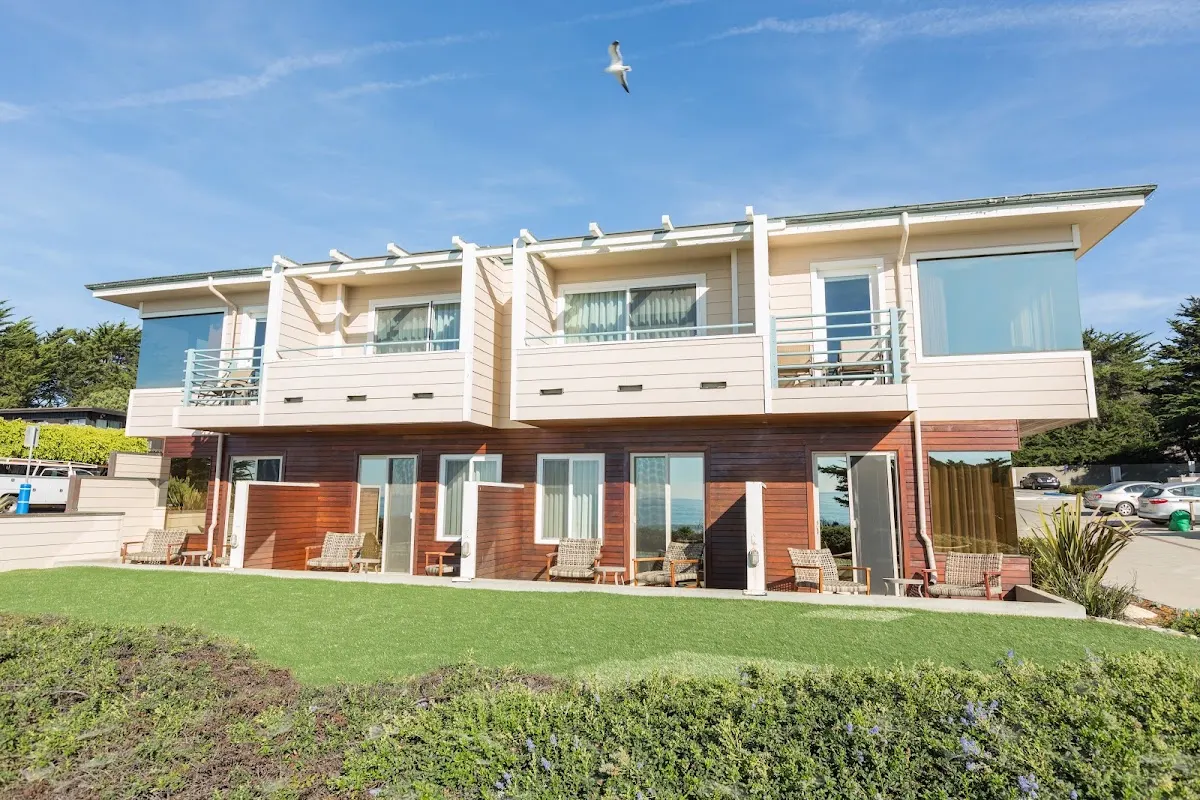 Cambria Landing Inn & Suites