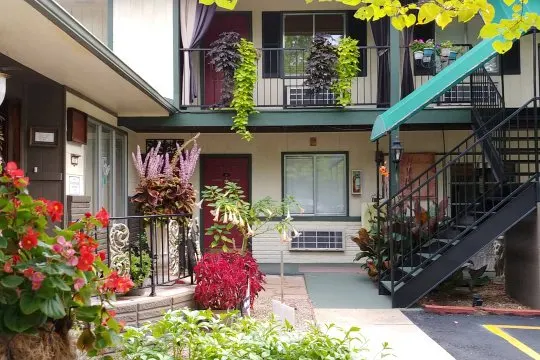 Tradewinds Lodging and Bed & Breakfast