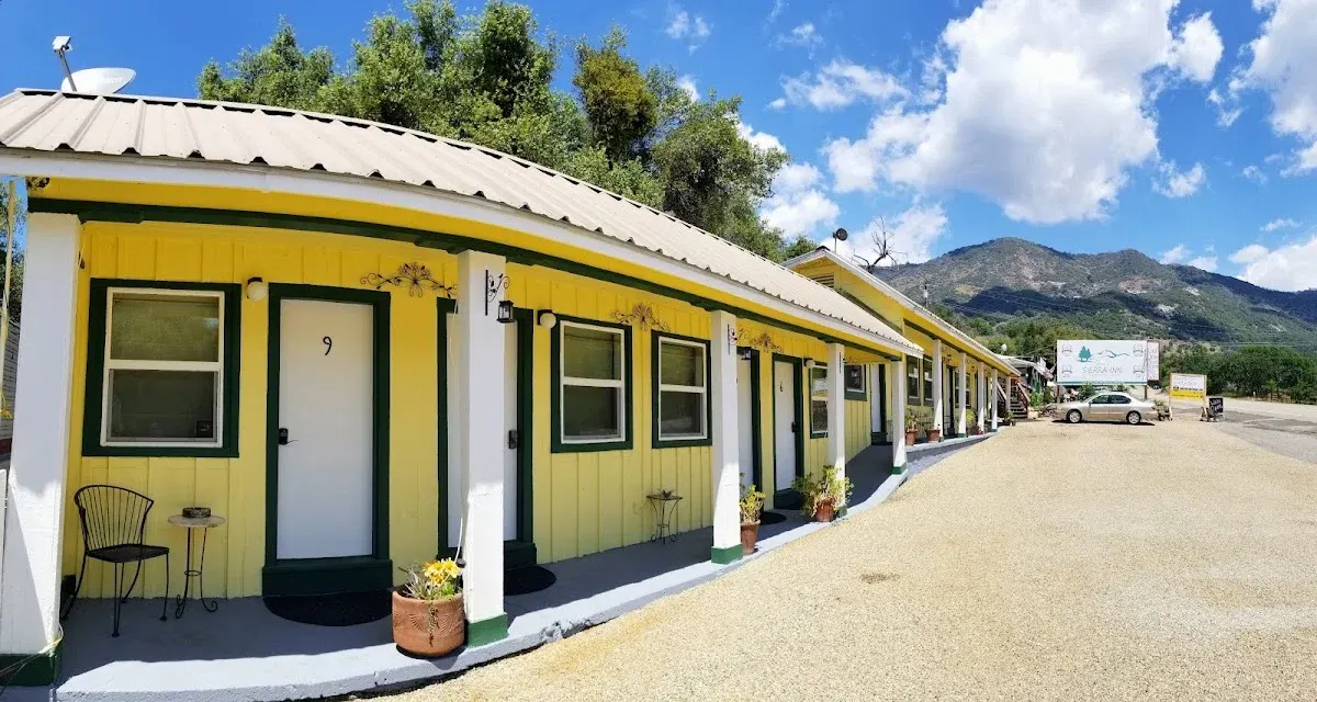 Genas Sierra Inn and Bella Brooke Cafe