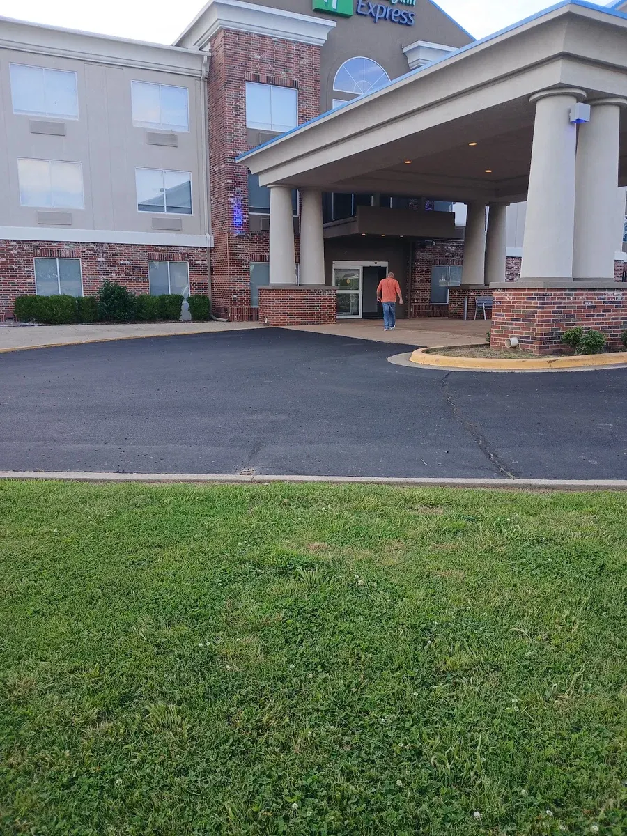 Holiday Inn Express & Suites Paragould, an IHG Hotel