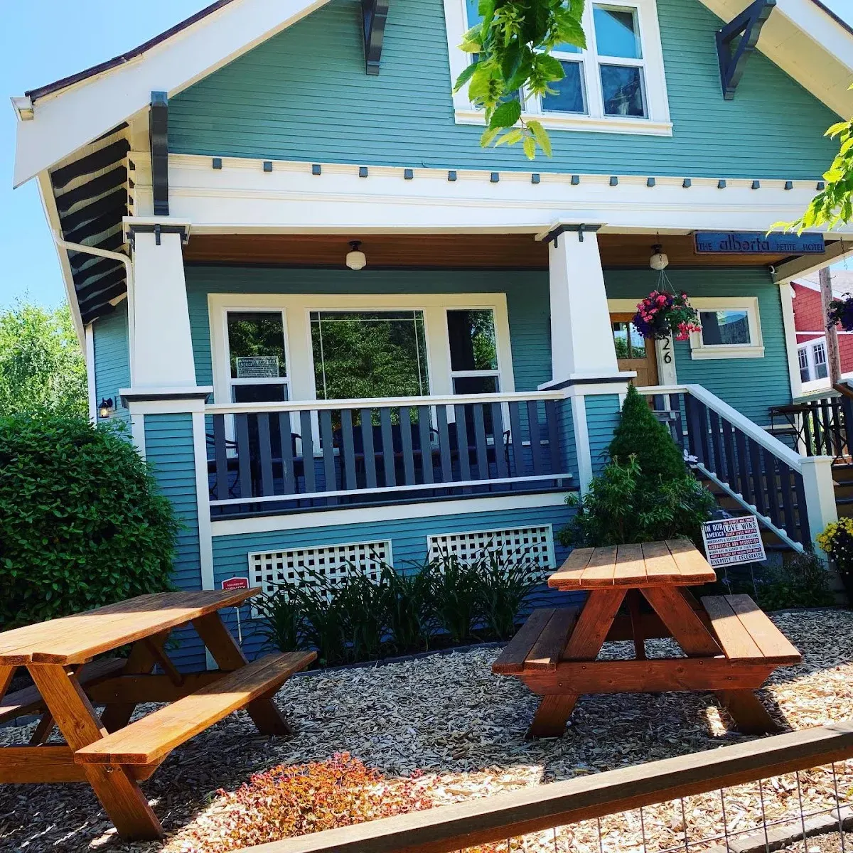 The Alberta Petite Hotel