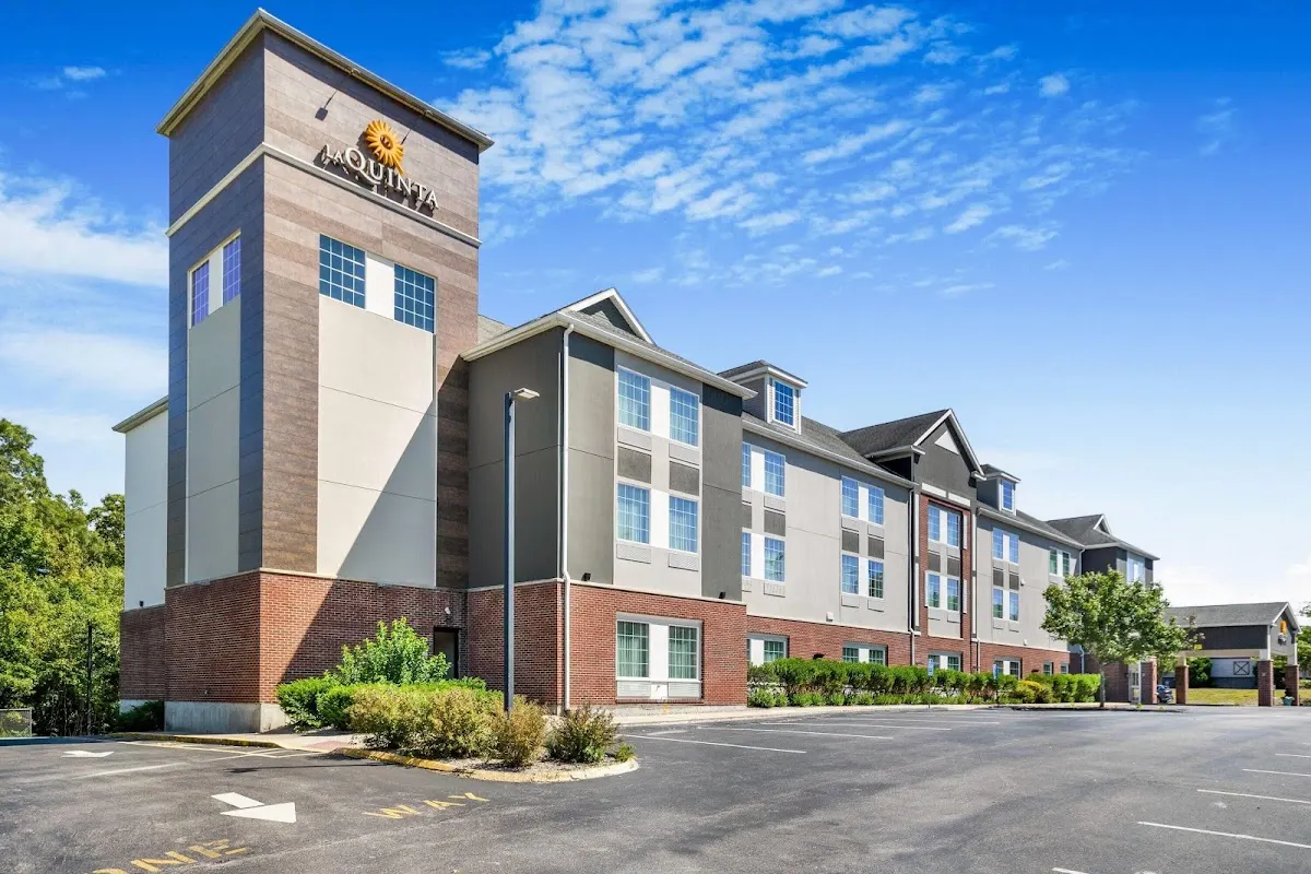 La Quinta Inn & Suites by Wyndham Stonington-Mystic Area