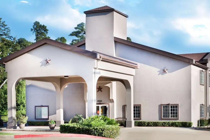 Hotel Piney Woods