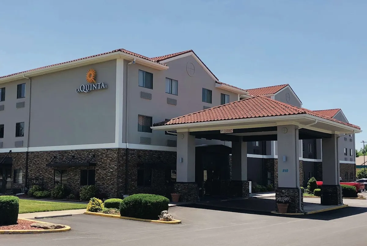 La Quinta Inn & Suites by Wyndham Elizabethtown