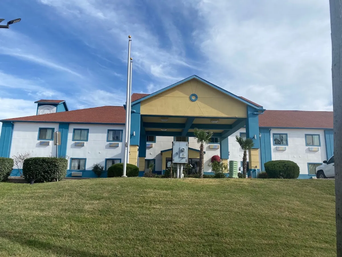Tropicana Inn & Suites