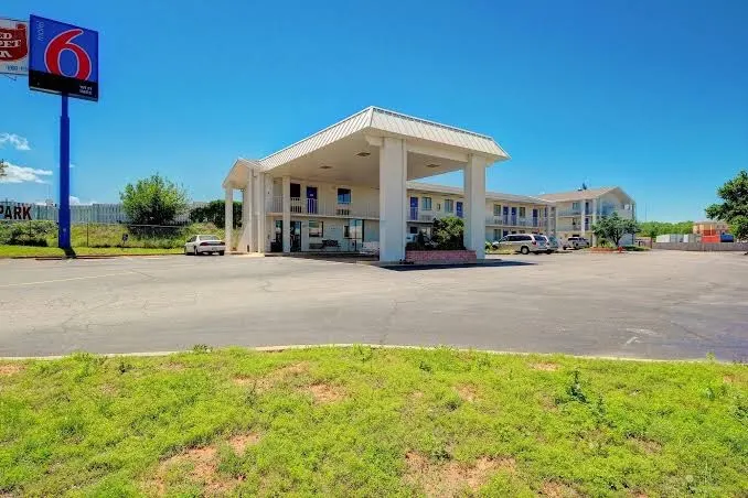 Motel 6 Oklahoma City, OK - Frontier City