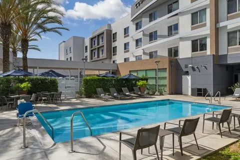 Courtyard by Marriott Long Beach Airport
