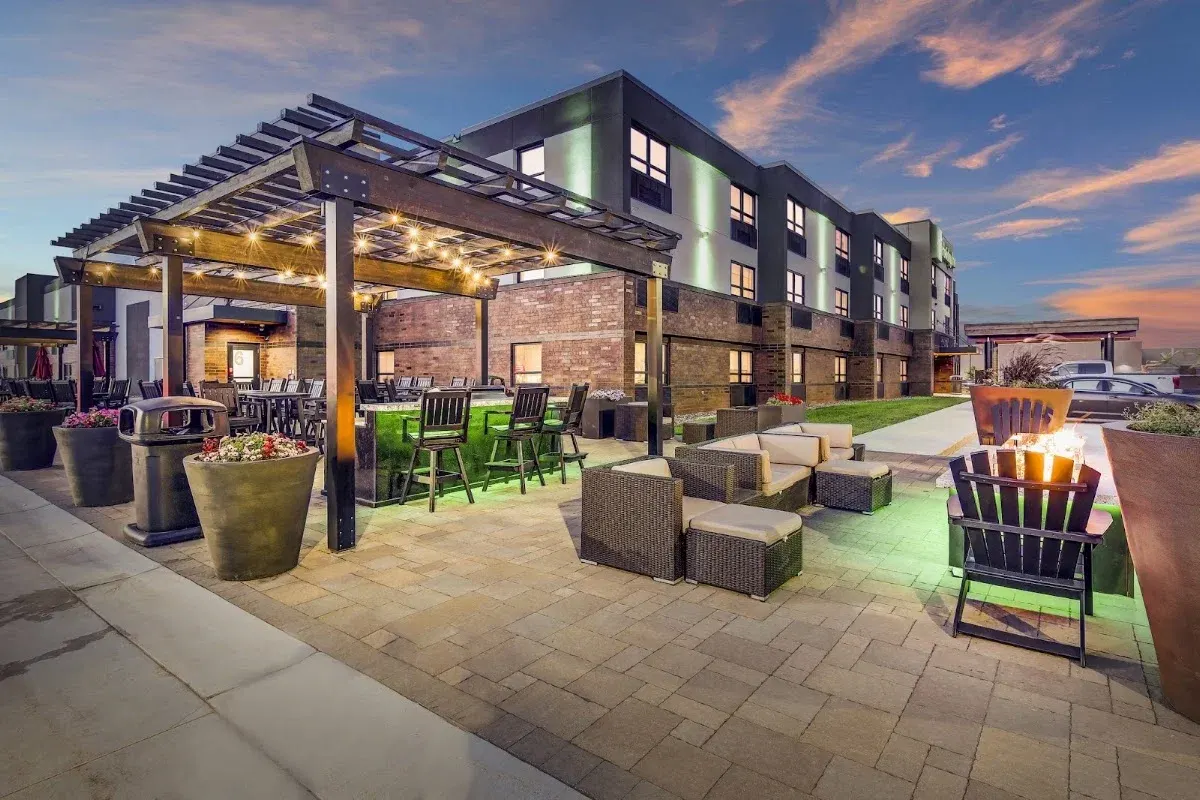 Holiday Inn & Suites St. Cloud