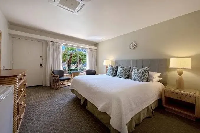 Desert Hills Hotel