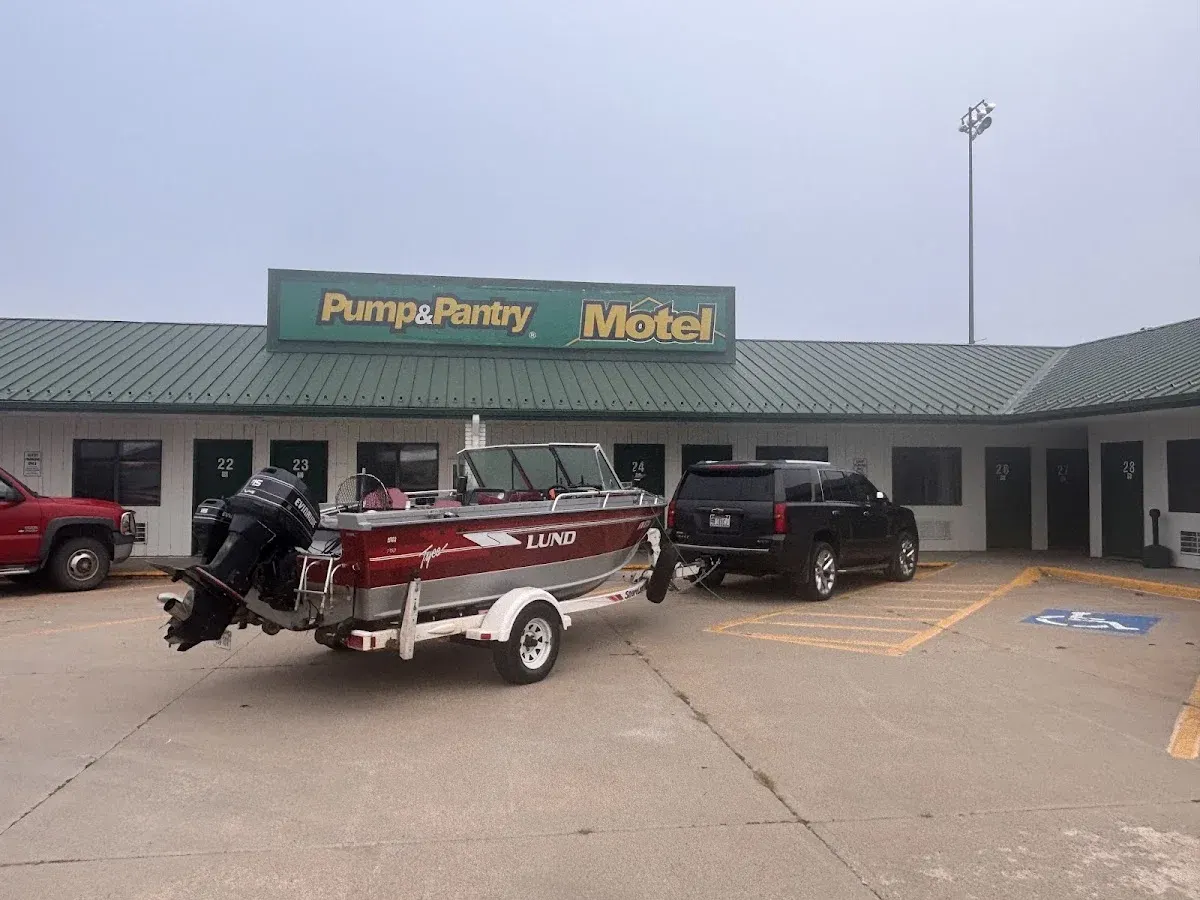 Pump & Pantry Motel