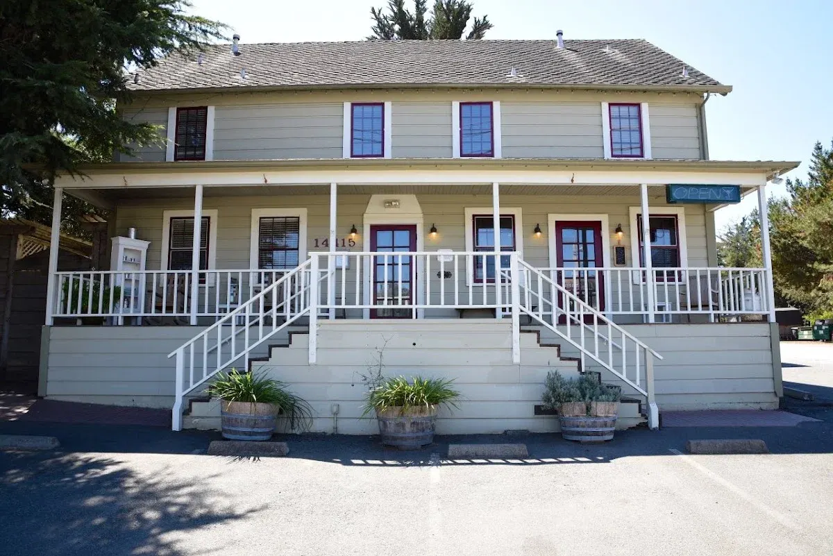 Valley Ford Hotel