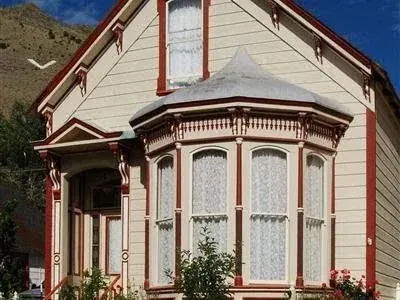 'B' Street House Bed and Breakfast