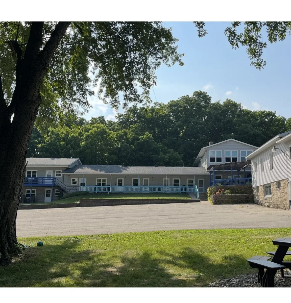 Little Bluff Inn