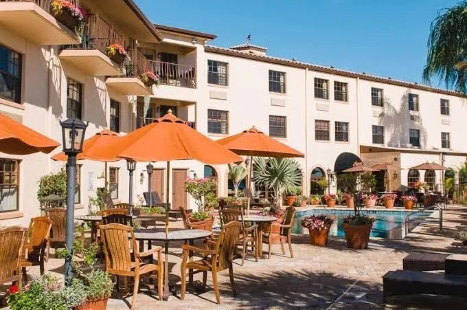 Inn On The Lakes