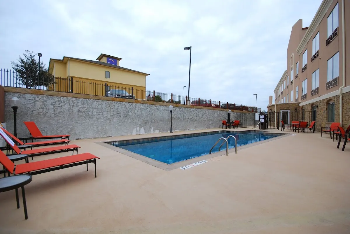 Holiday Inn Express & Suites Gonzales by IHG
