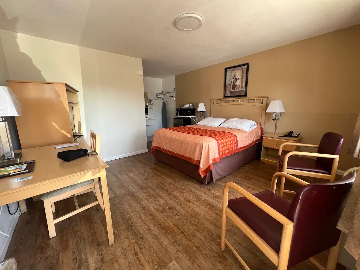 Redwood Inn
