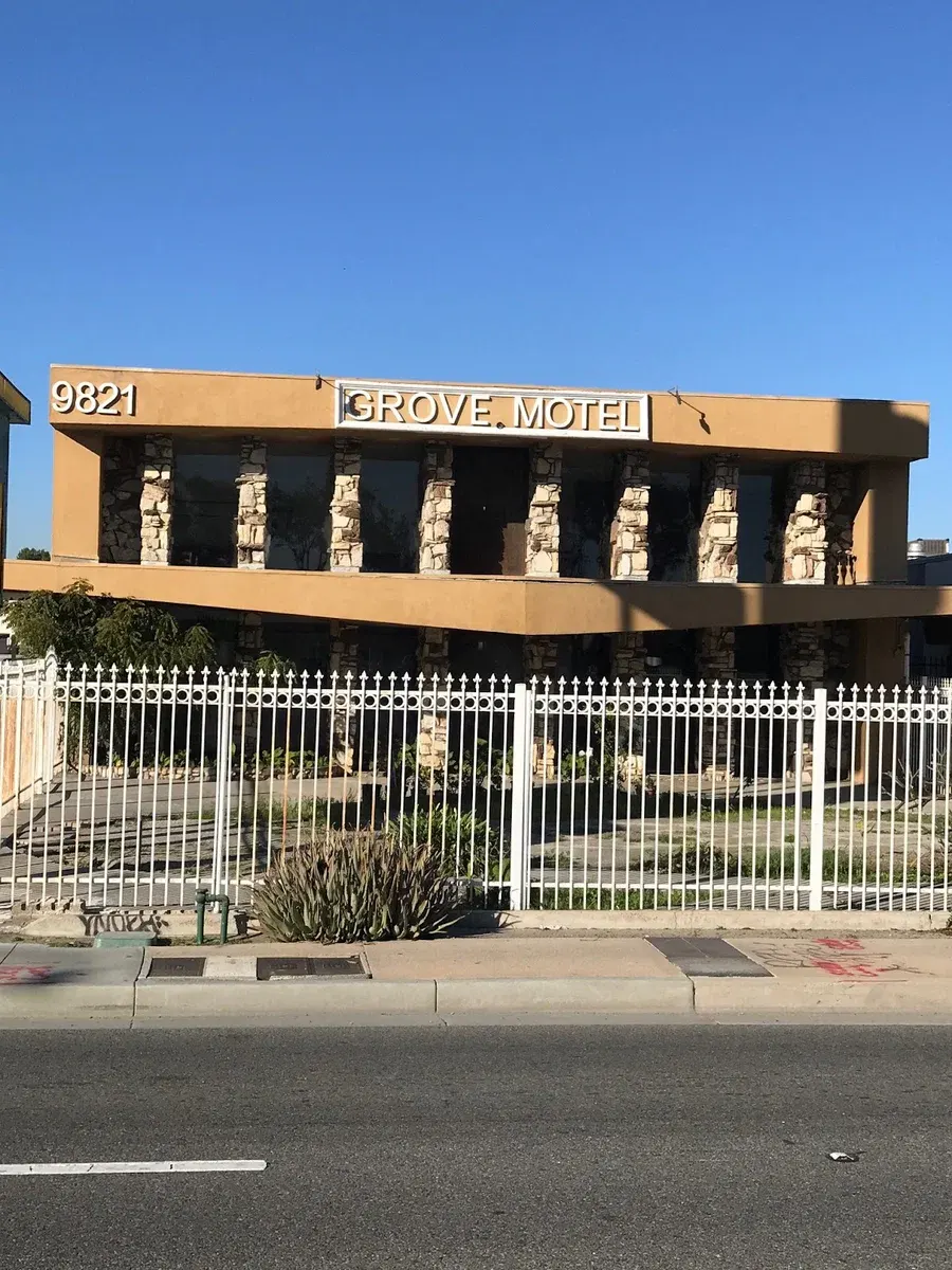 Grove Motel