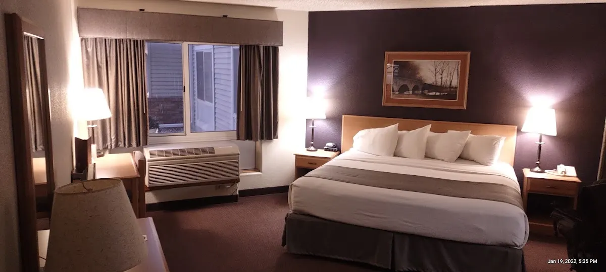 Fossil Creek Hotel & Suites I-70