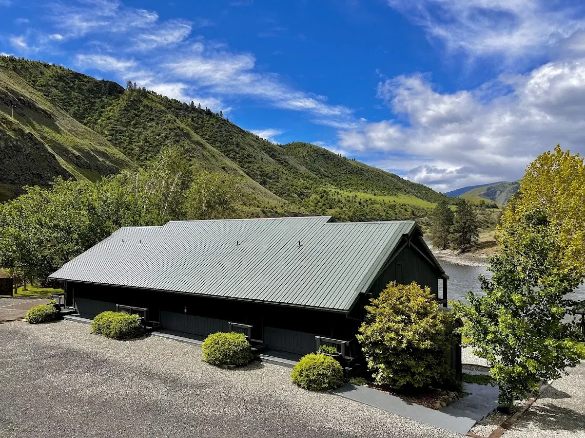 Steelhead Lodge