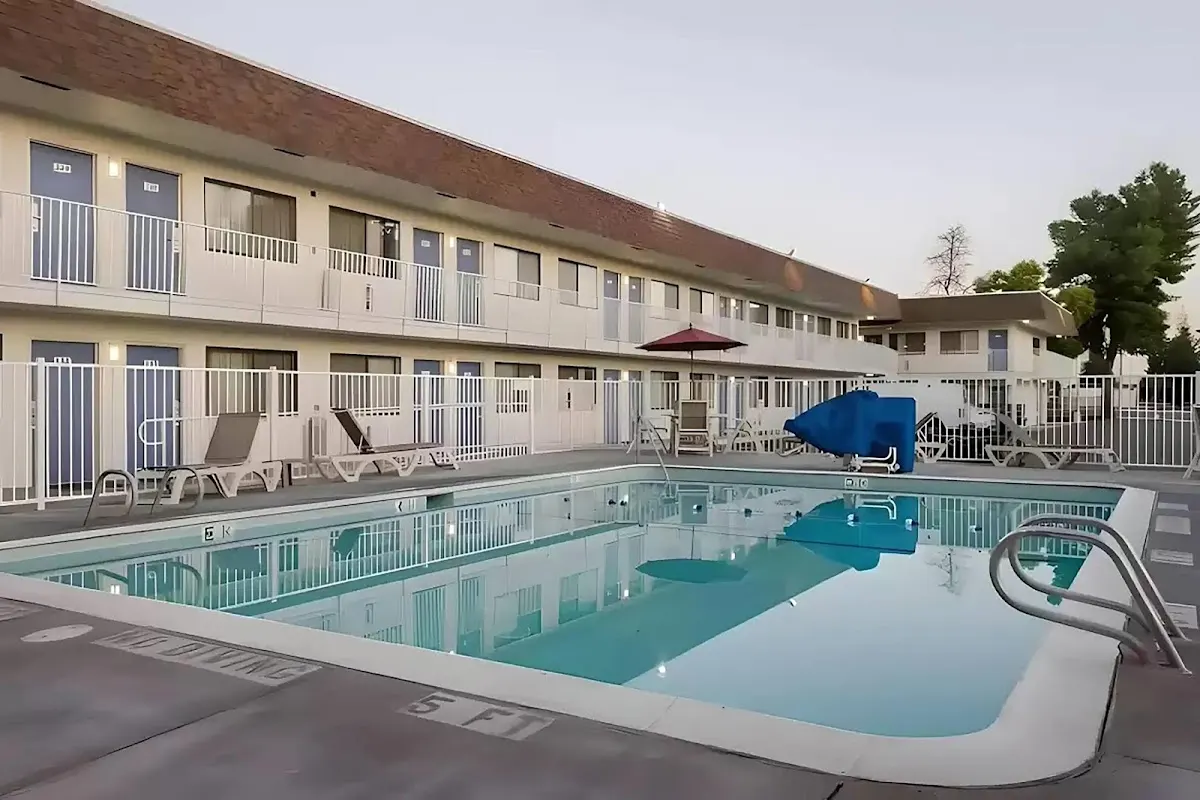 Super 8 by Wyndham Turlock